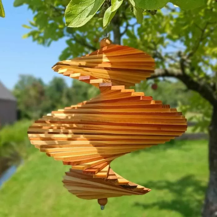 Een windspinner om in de tuin op te hangen